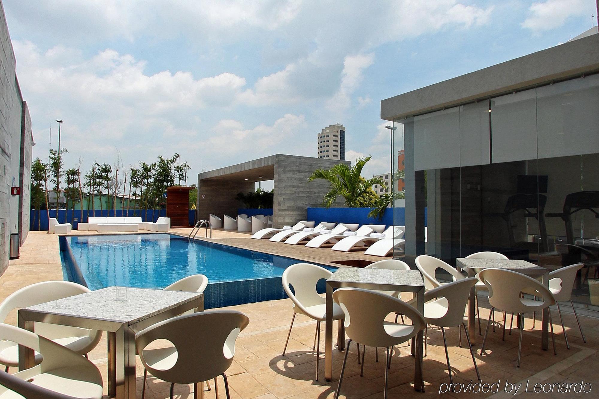 One Villahermosa 2000 Экстерьер фото