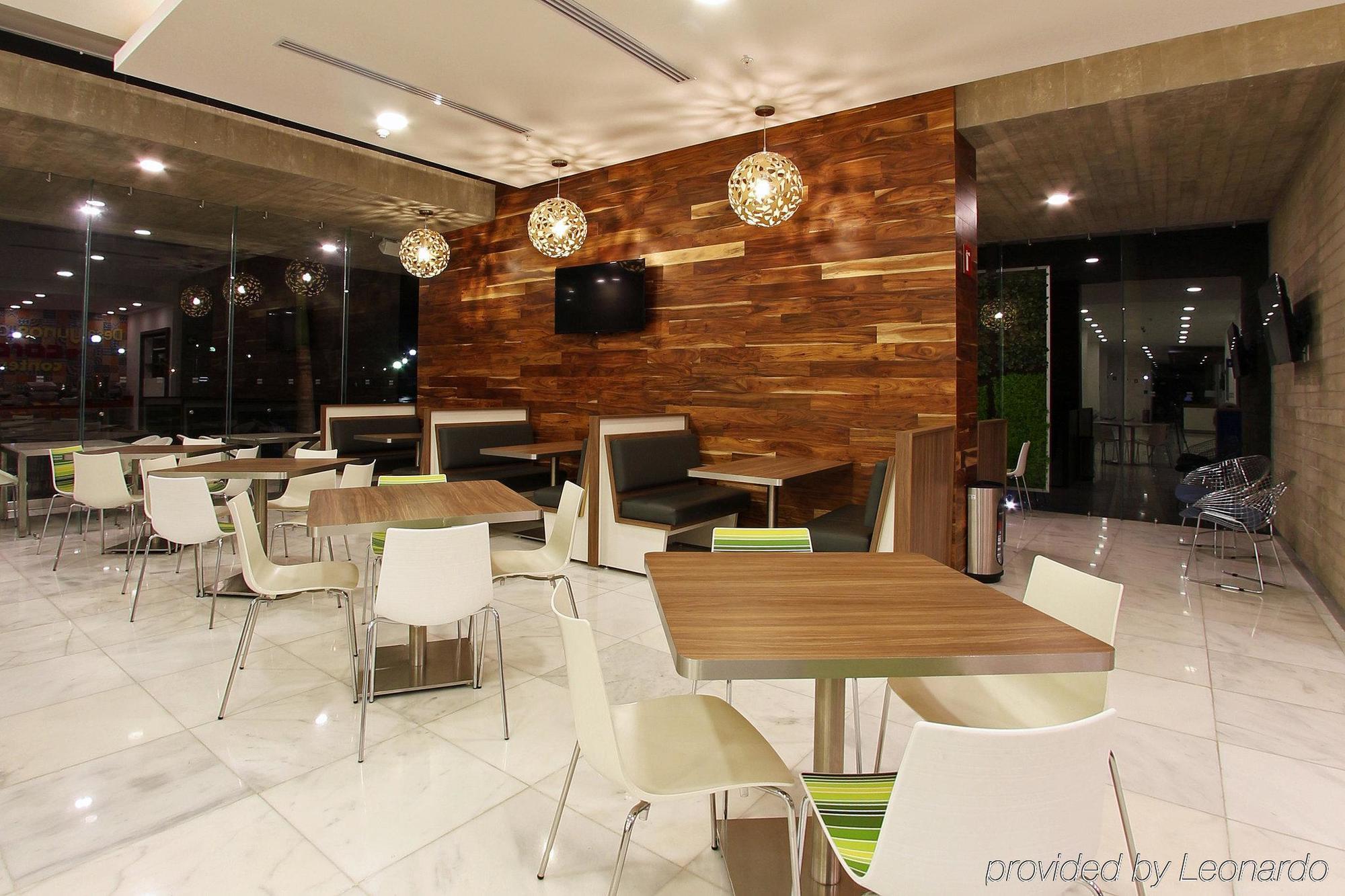 One Villahermosa 2000 Экстерьер фото
