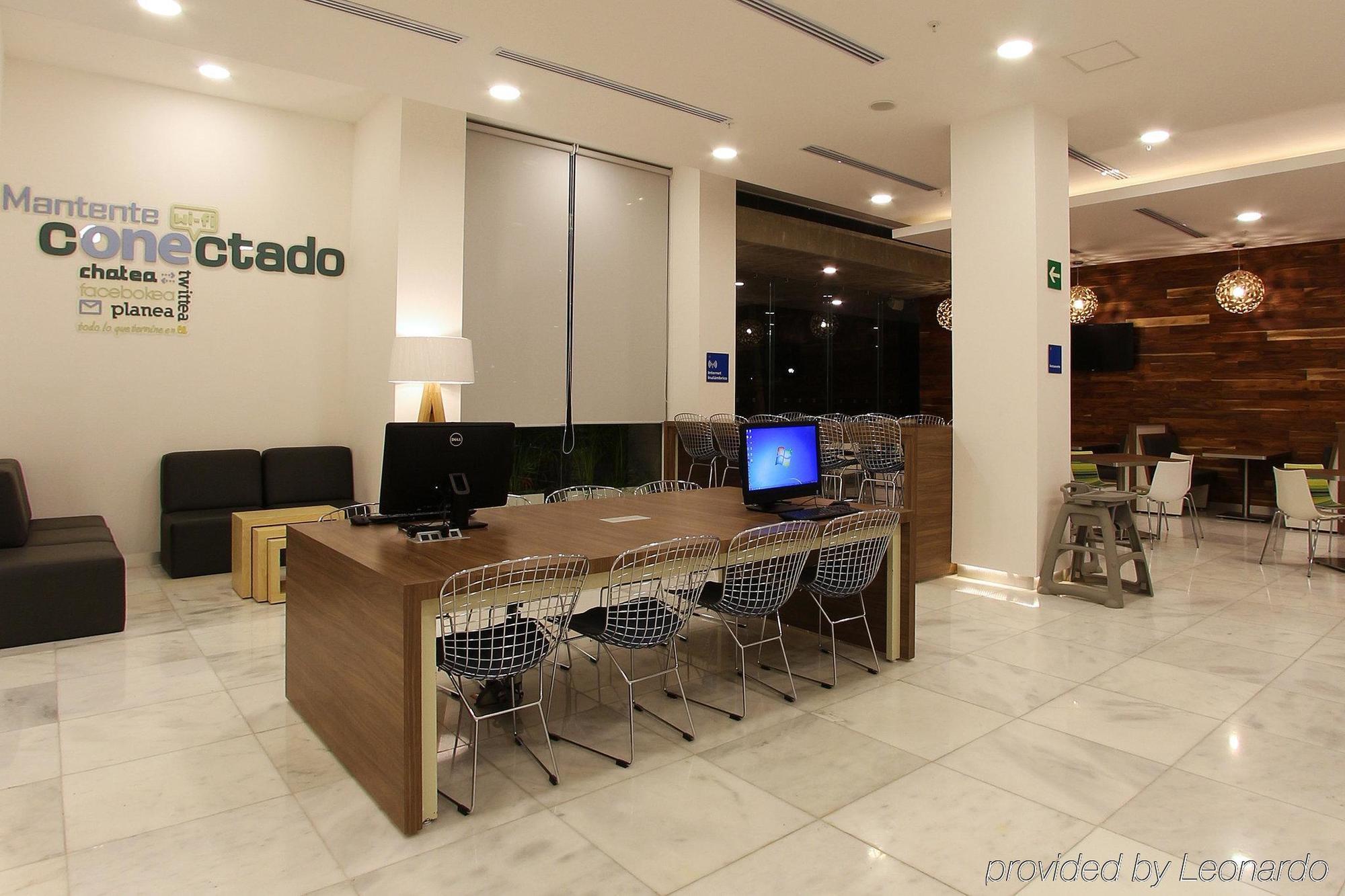 One Villahermosa 2000 Экстерьер фото