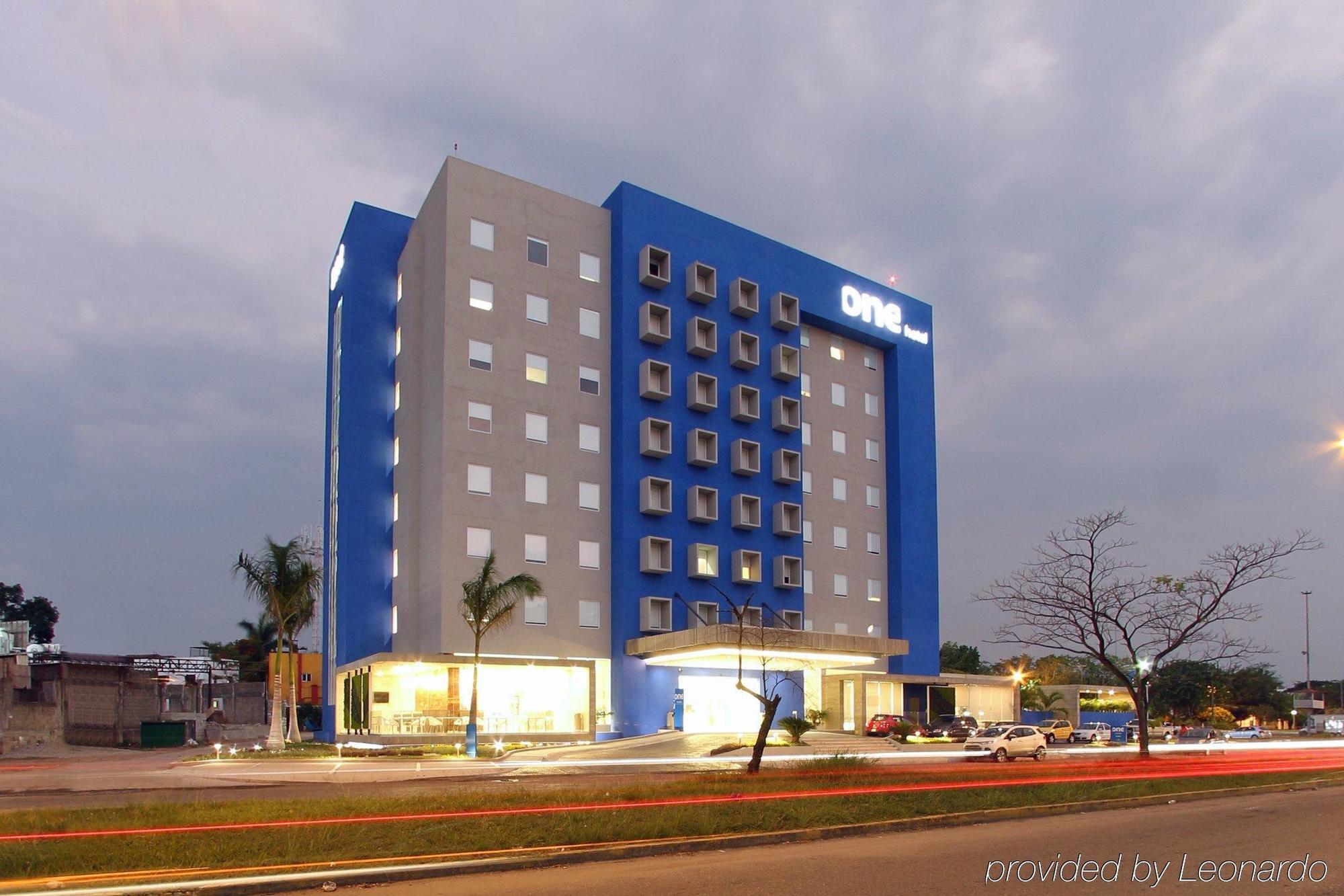 One Villahermosa 2000 Экстерьер фото