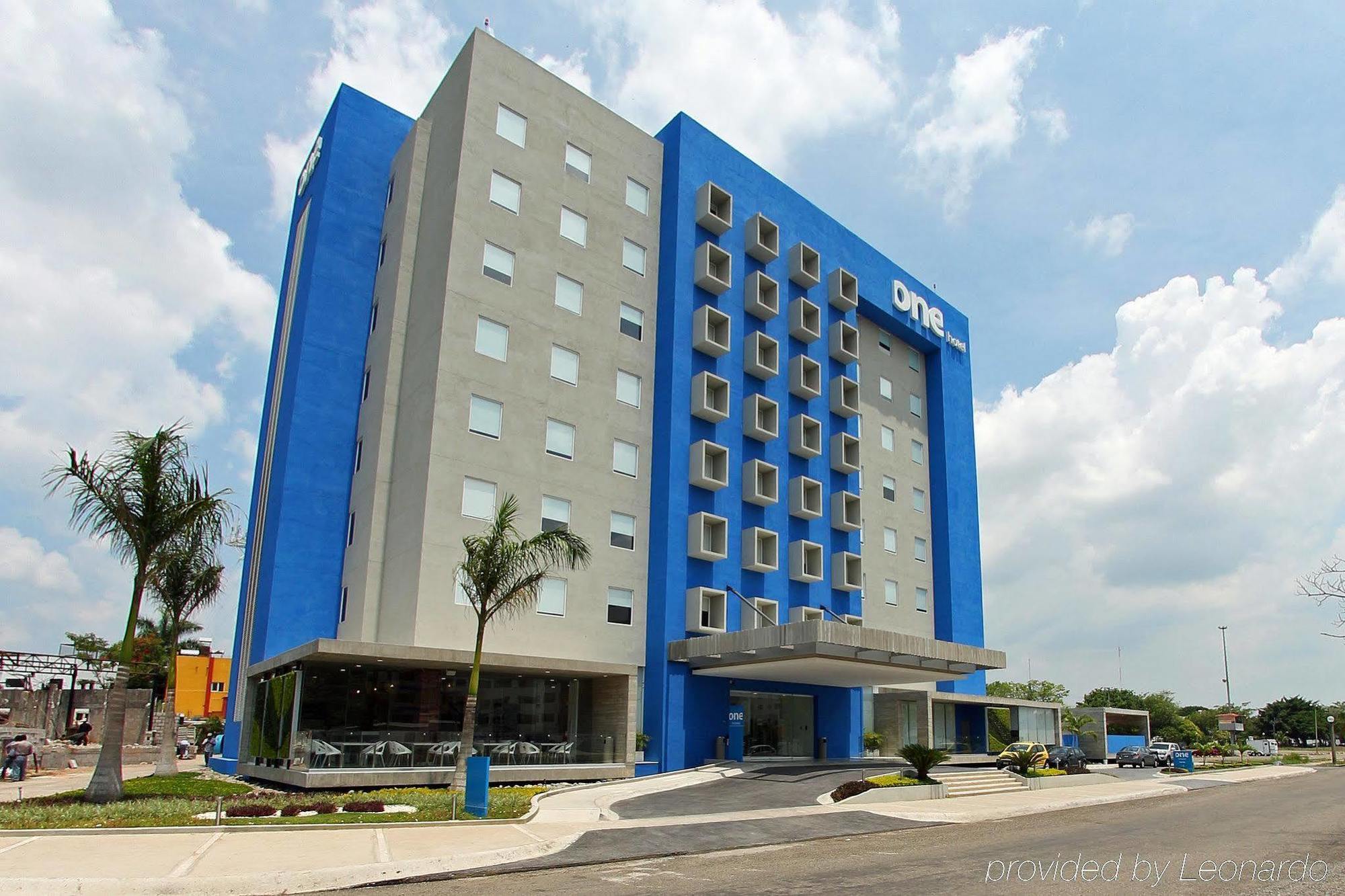 One Villahermosa 2000 Экстерьер фото