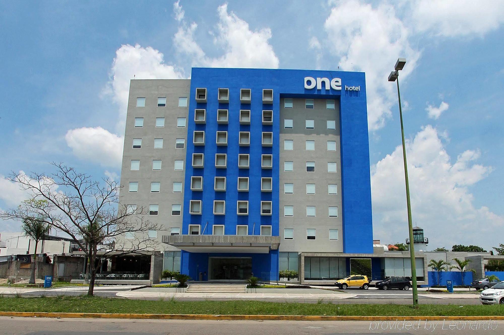 One Villahermosa 2000 Экстерьер фото