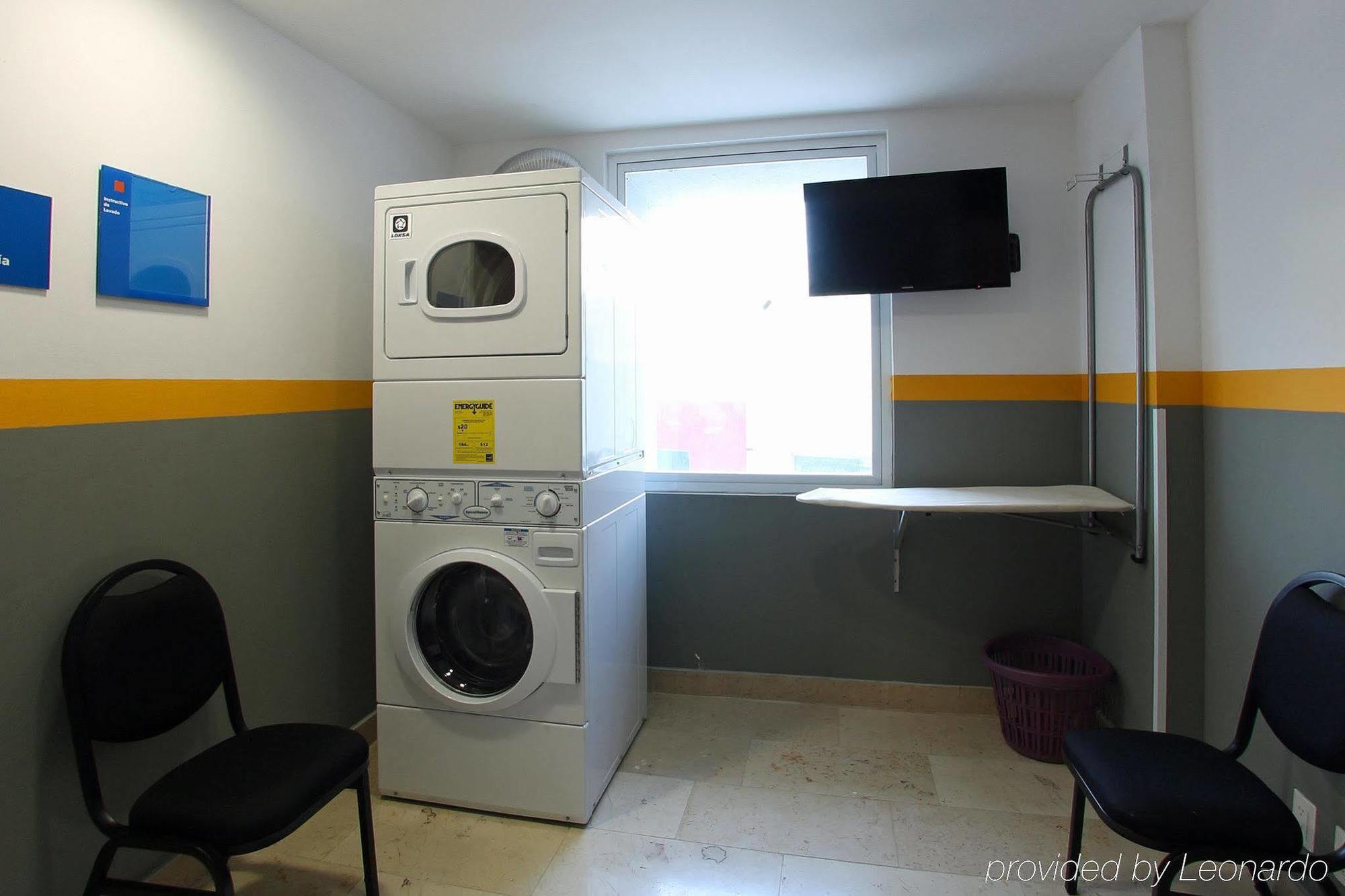 One Villahermosa 2000 Экстерьер фото