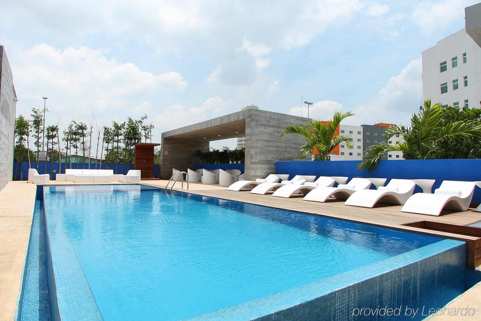 One Villahermosa 2000 Экстерьер фото