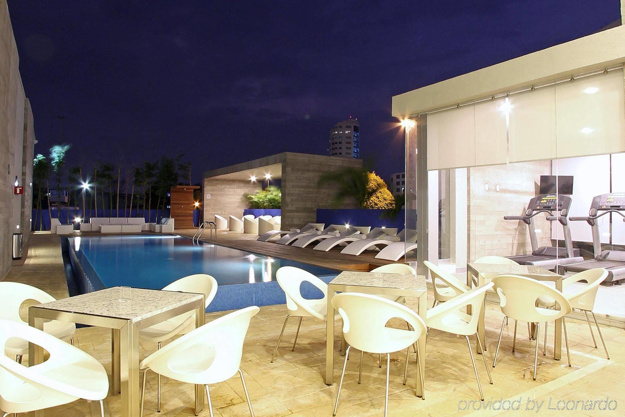 One Villahermosa 2000 Экстерьер фото