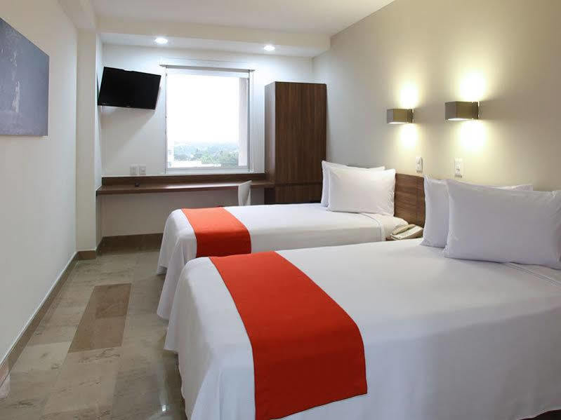 One Villahermosa 2000 Экстерьер фото
